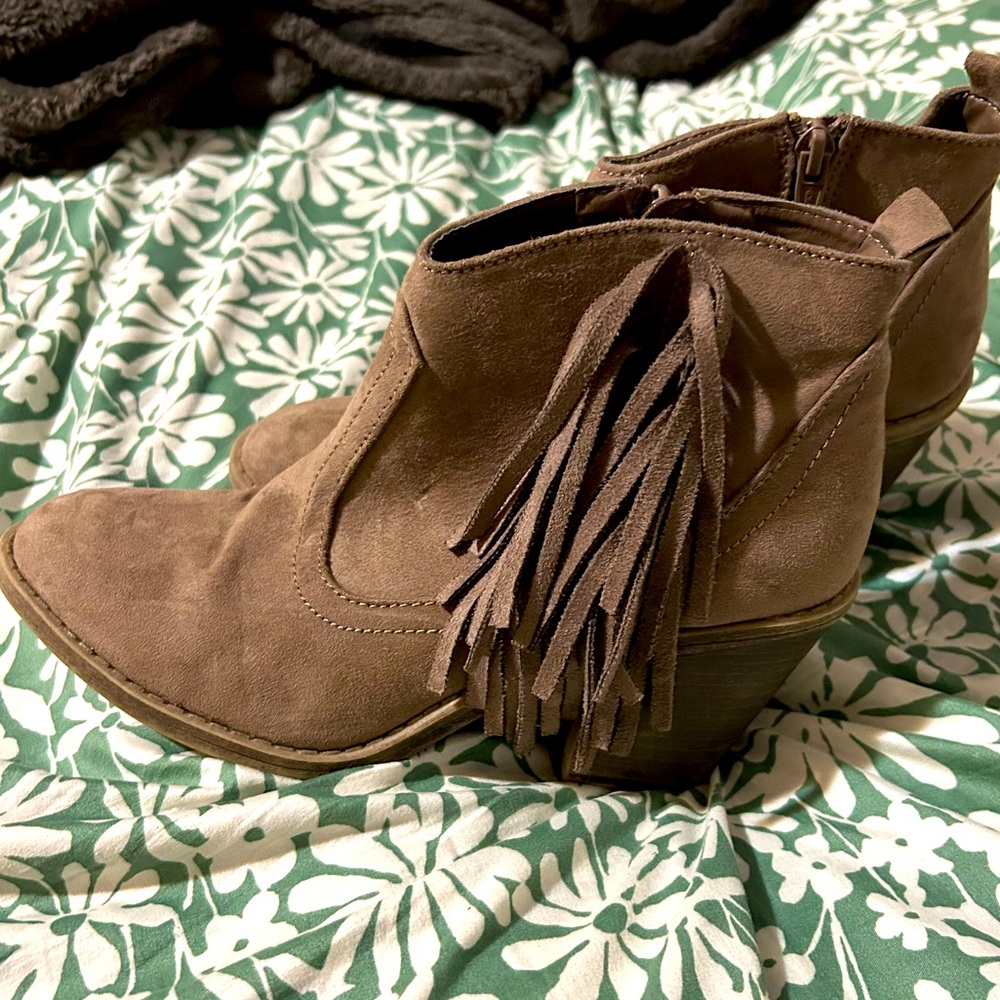 Brown High heel boots with fringe
